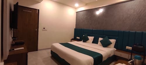 Hotel Avadh Palace