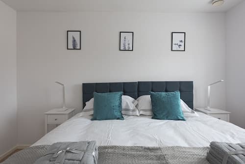 Milton Keynes Close to Station 6 bed Free Parking