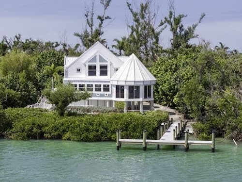 Holley House 4 Bedroom Home by RedAwning