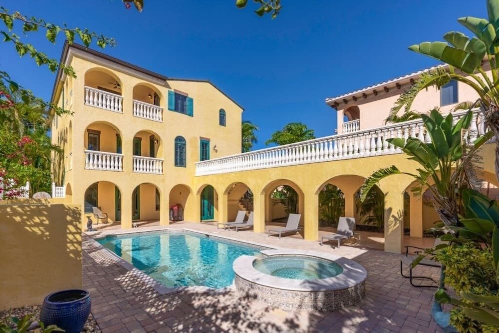 Villa Del Mar 5 Bedroom Home by RedAwning