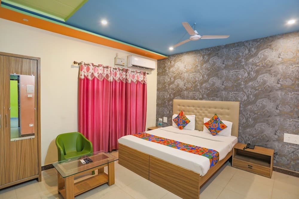 Fabhotel Kriti Green
