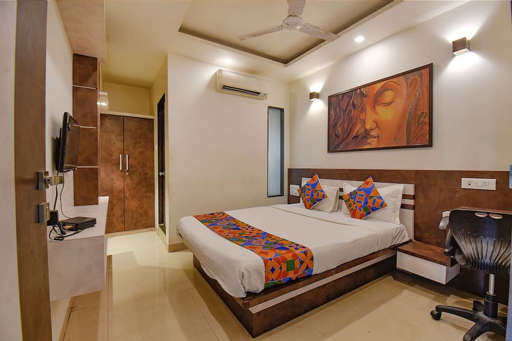 FabHotel Royce Studio