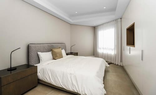 Remarkable 2-bed Apartment in Johannesburg