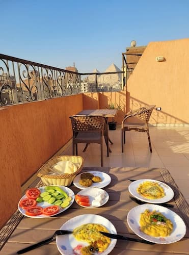 Pyramids Road Guest House