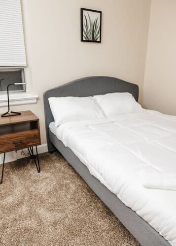 Convenient Apt W/shopping, Dining & Freeways