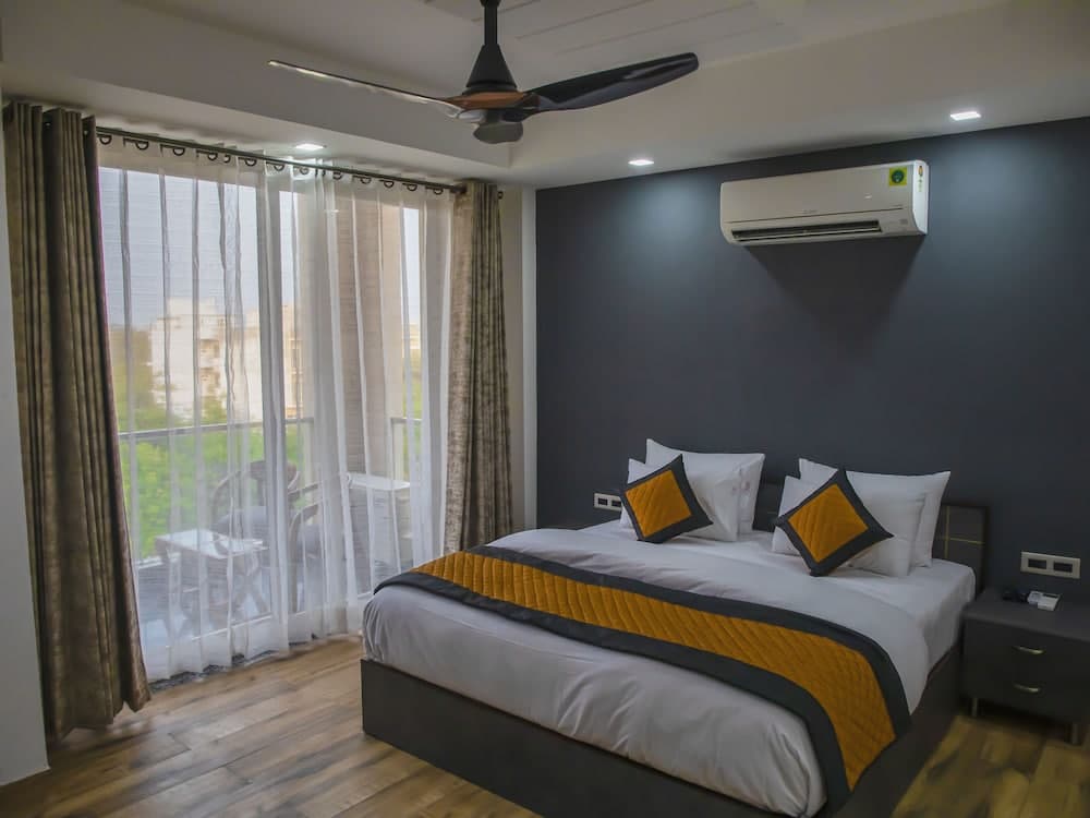 Dev Royale Hotel