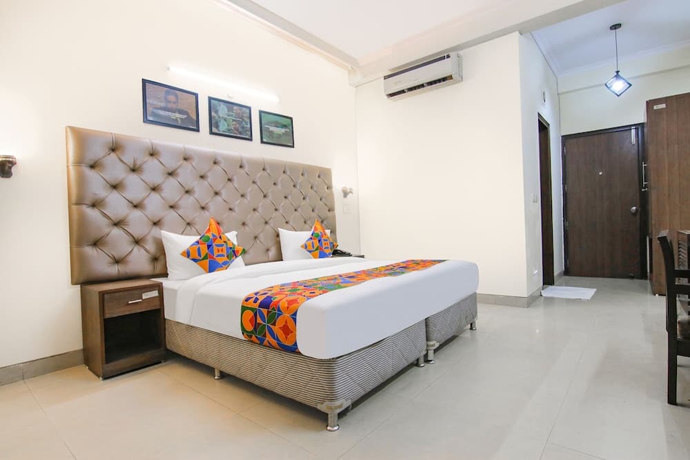 Fabhotel Rivlet Inn