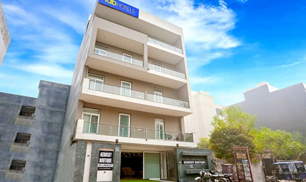 FabHotel Aerosky