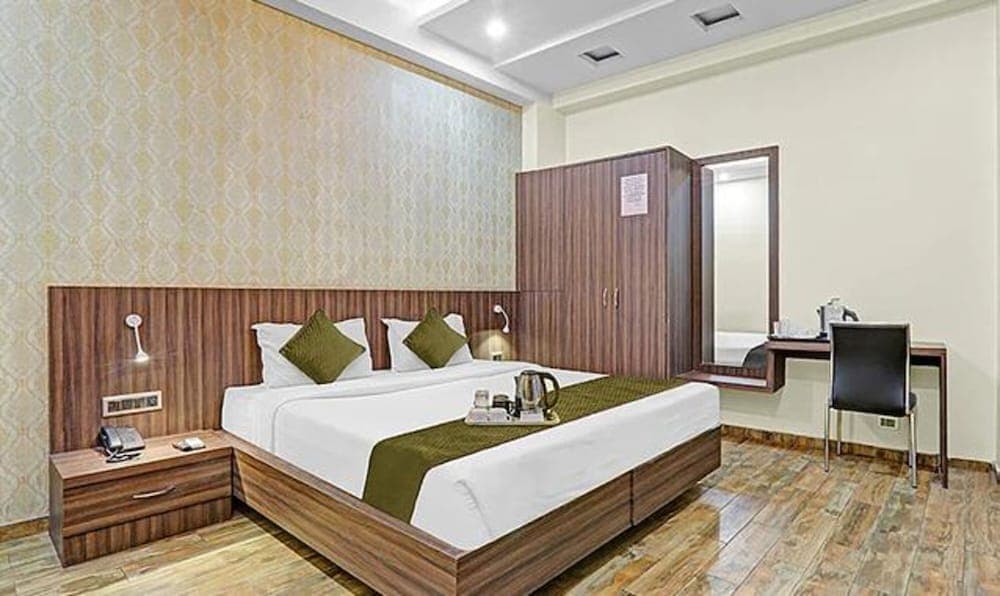 Fabhotel Sam Inn