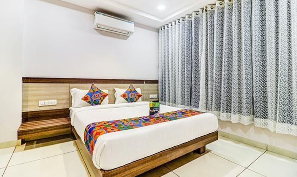 Fabhotel Meera Palace
