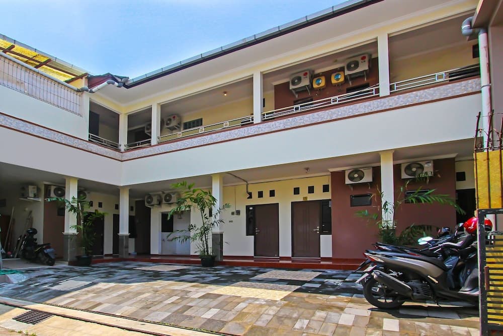 Super OYO 92437 Wahidin Guesthouse