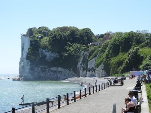 St Margaret's 2-bed Chalet - Sleeps 4 & Pets ok
