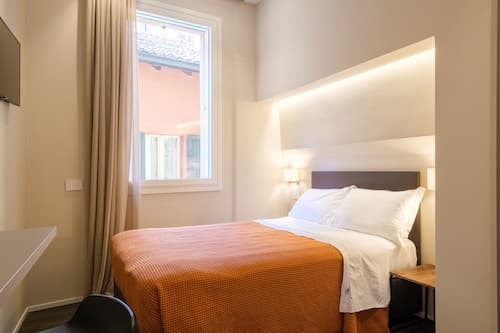 Golden Suite by Studio Vita
