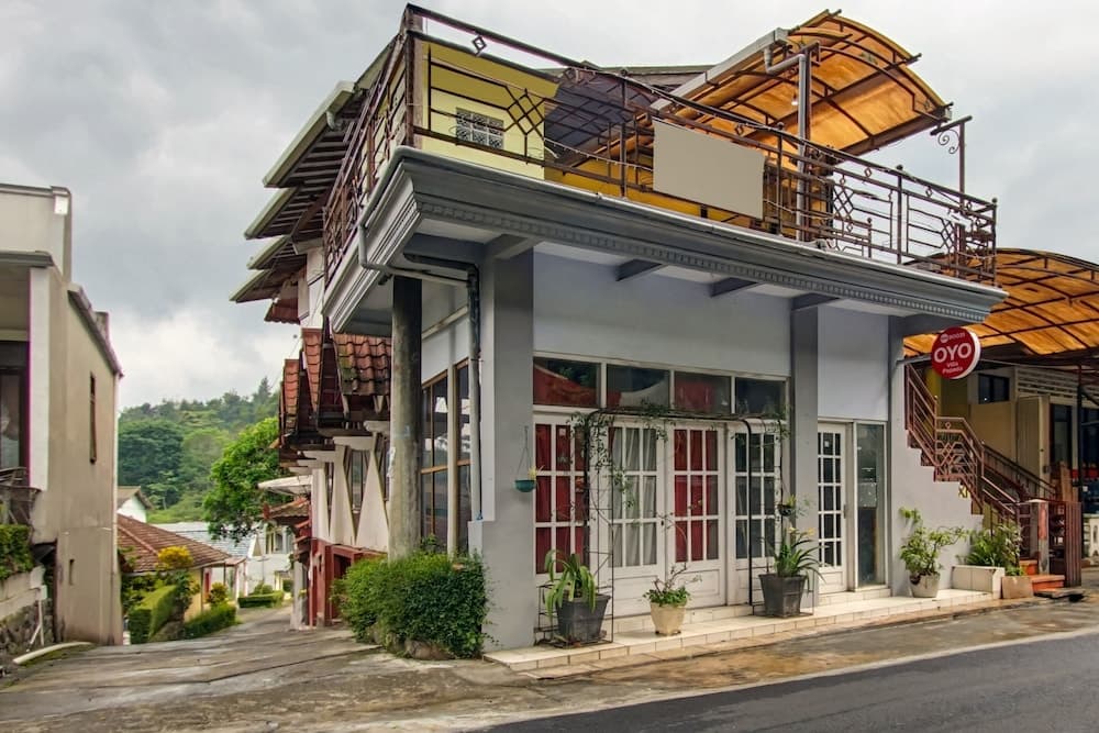 Super OYO 90031 Villa Papada