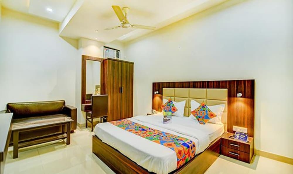 Fabhotel Solitaire Inn