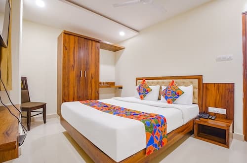Fabhotel Royal Inn I
