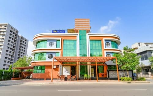 FabHotel Siddharth Corporate