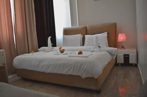 City inn hotel