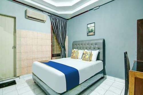 OYO 2690 Hotel Tampan