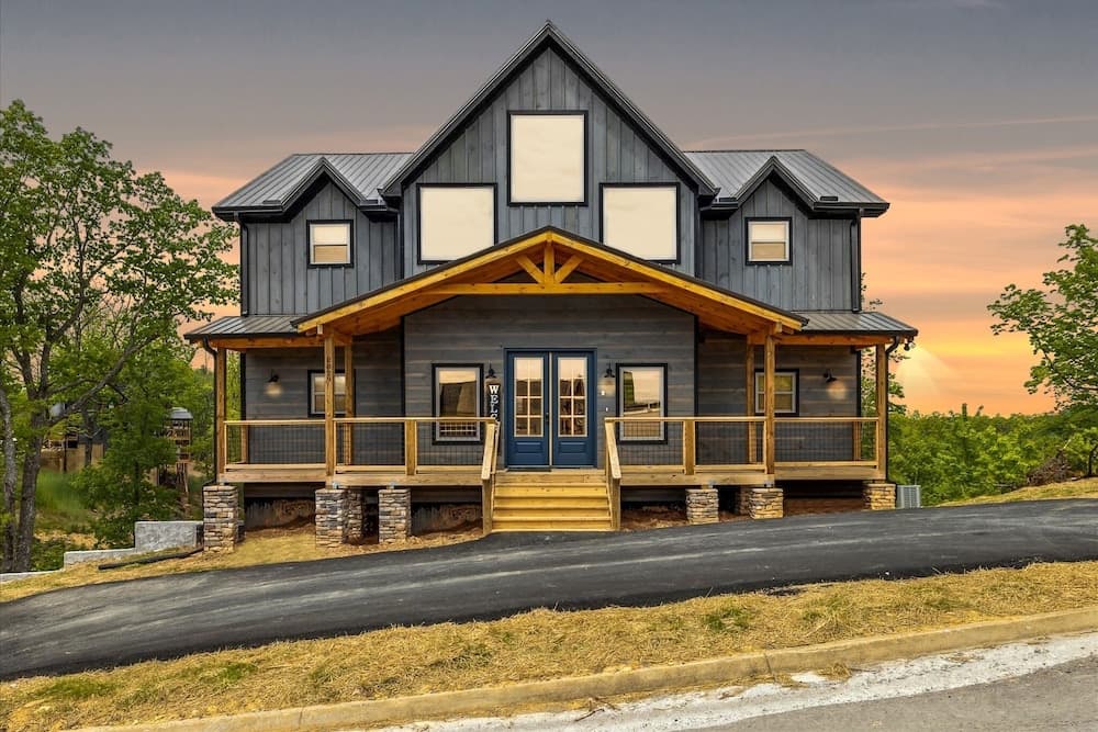 Southern Comfort 5 Bedroom Cabin by RedAwning