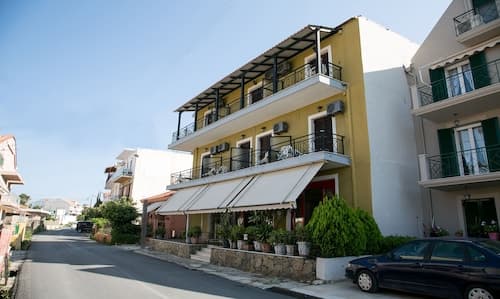 Petania Hotel & Apartments