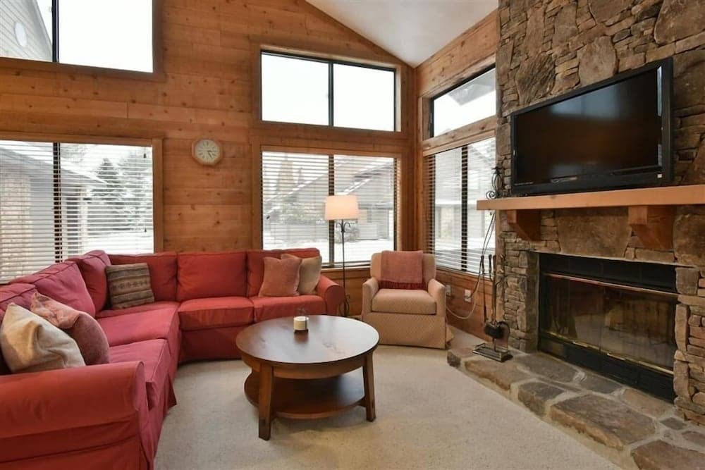 Seven Springs Sunridge 3 BR Condo, Sleeps 10! by RedAwning - Save 10% on 3 Nights, 15% on 5 Nights!