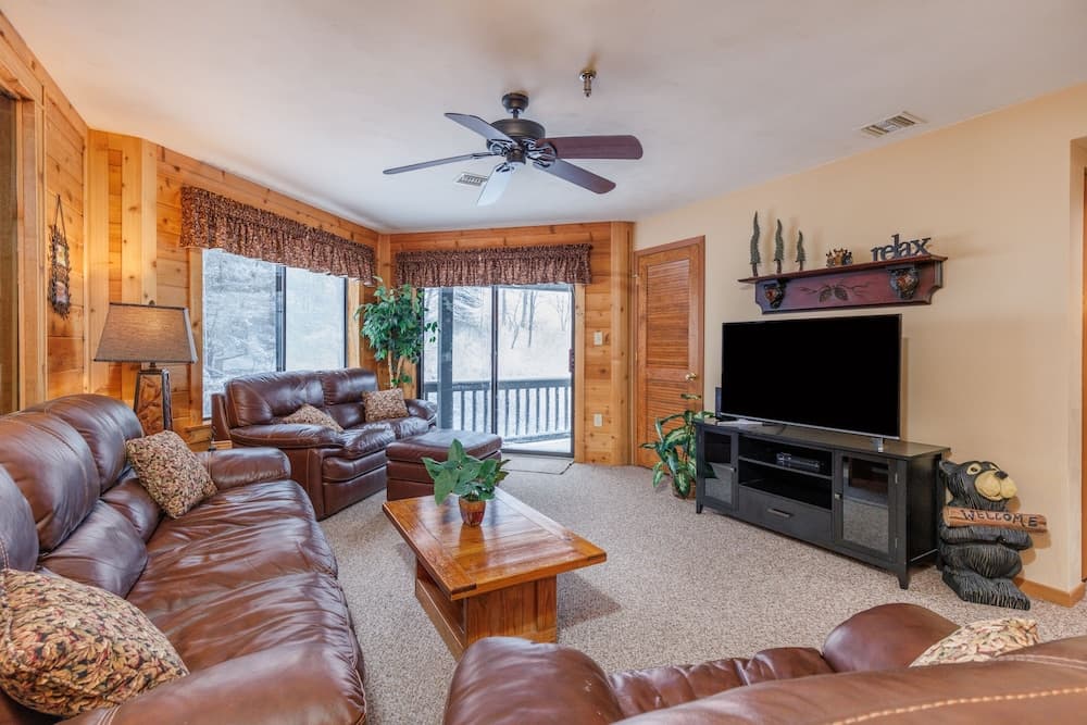 Seven Springs Stoneridge 3 BR Condo, Private Deck by RedAwning - Save 10% on 3 Nights, 15% on 5 Nights!