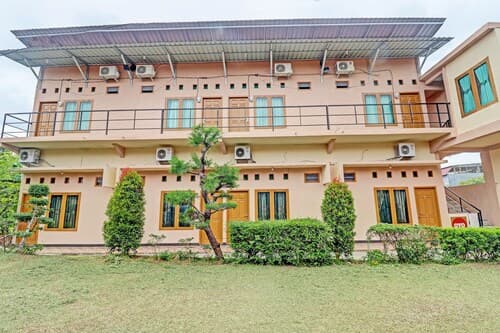 OYO 90945 Arizon Kost