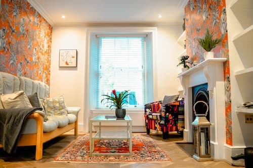 Beautiful & Historic Victoria 3brs Retreat With AC