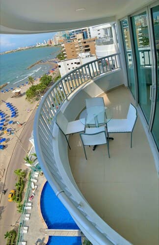 2 Bedroom Beachfront Apartment 2p1-al2 With Pool And Wifi