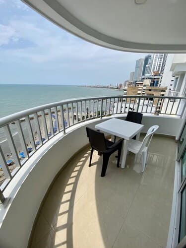 2 Bedroom Beachfront Apartment 2p1-al With Pool And Wifi
