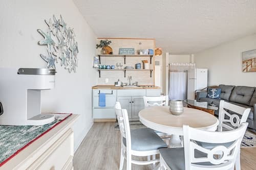 Oceanfront Condo in Myrtle Beach: Near Restaurants