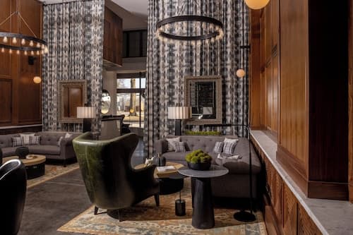 The Louis Hotel