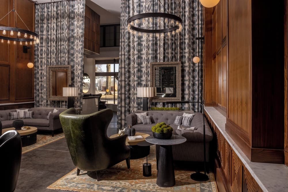 The Louis Hotel