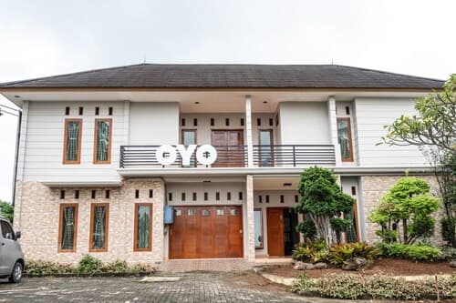 OYO 2912 Graha Minda Syariah