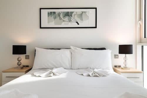Still Life Aldgate Deluxe