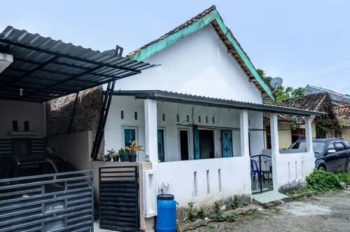 Hotel O Penginapan Indola Near Masjid Al Muhtadin