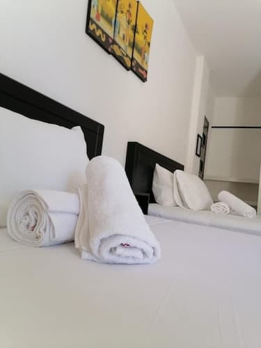 Room-standard Queen Room two Beds n01