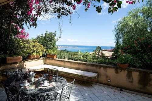 6- Lovely Apartment in Front of the sea
