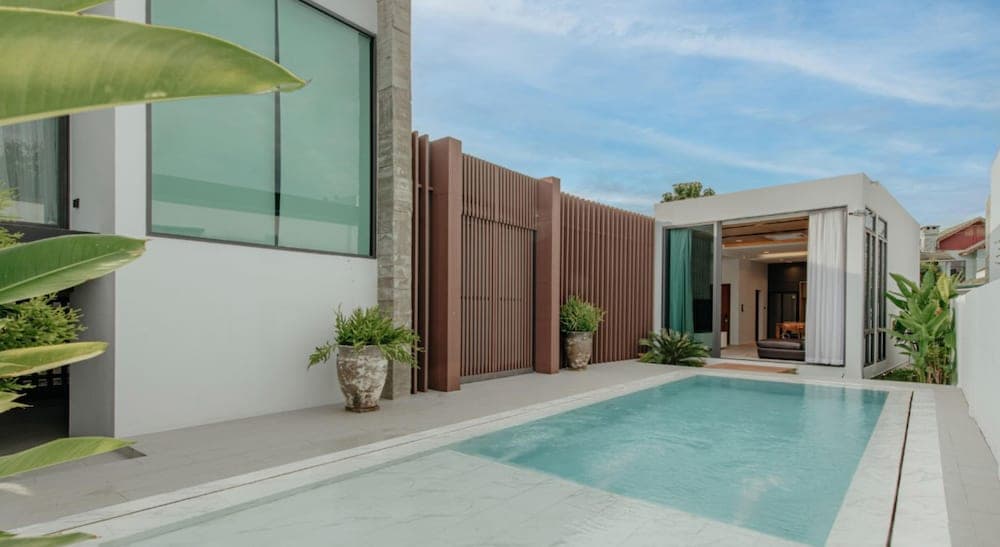 H2 Pool villa