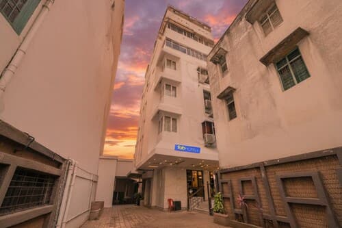 Fabhotel Royale Basant Residency