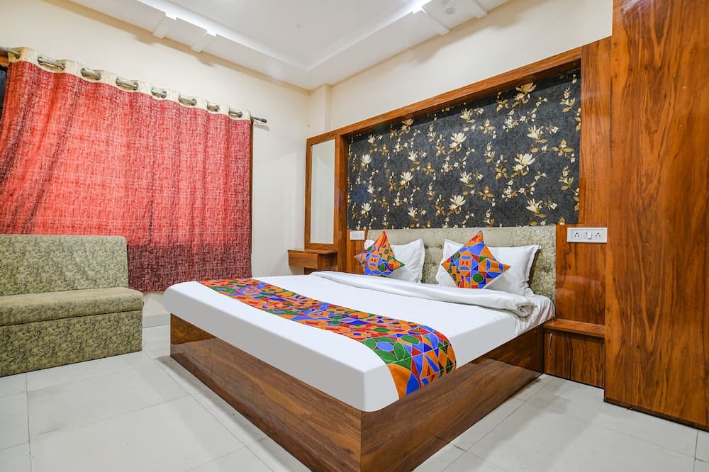 Fabhotel Royal Palace