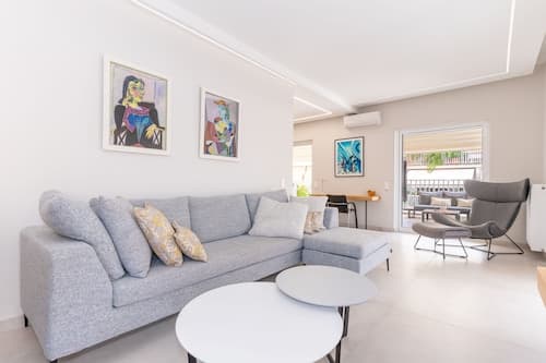 Sunny & Luxurious Penthouse with Terrace