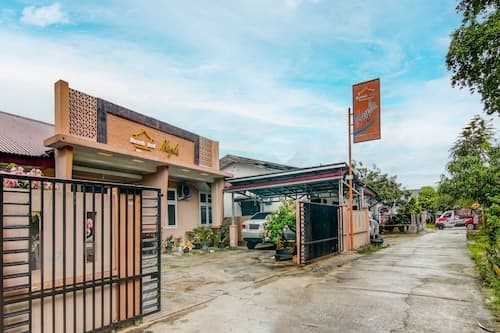 Hotel O Nayla Homestay Syariah Near Koro Koro Panam, Karaoke, Pool, & Cafe