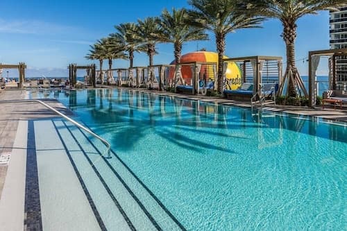 4111s Hollywood - Steps to the Sand - We Host