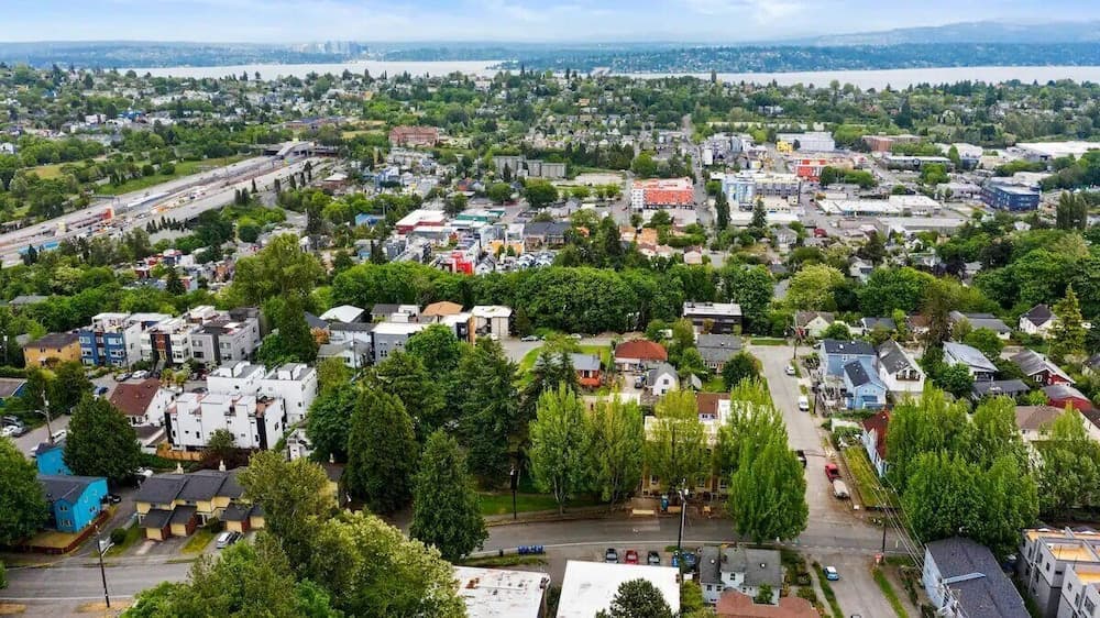 Seattle Cloud 2BR Prime Location