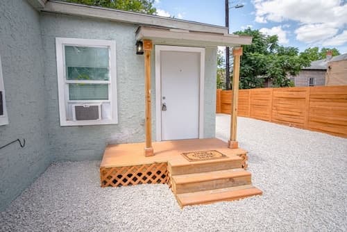Cozy and Lovely 2BR 1BA Apt B Near Lively Downtown