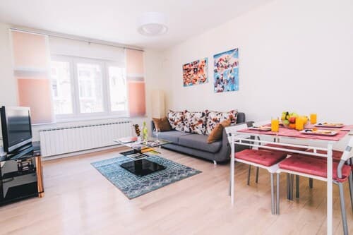 Modern Apartment Near Cathedral -best Location