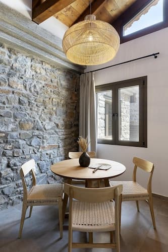 Lichnos Luxury Suites Stoa