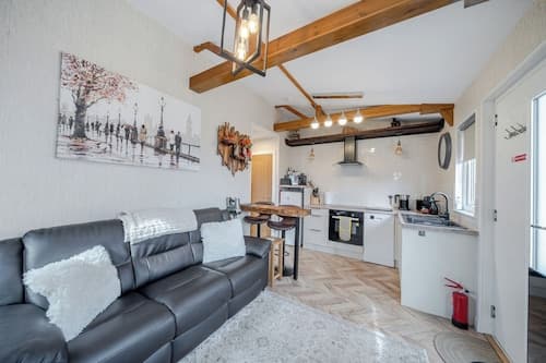 1 Bed Cabin - Sleeps 2 - Pets - 2 Min To Beach